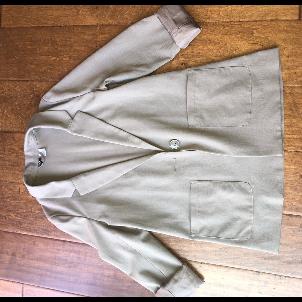 Excellent condition. Dark tan boyfriend blazer